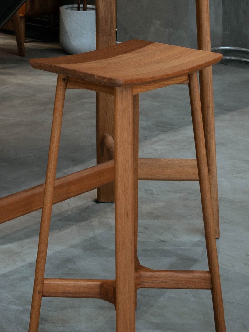 ATILT BAR STOOL2