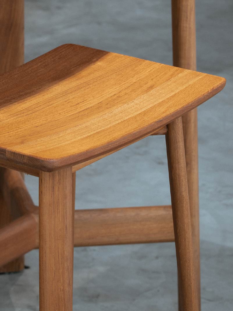 ATILT BAR STOOL4